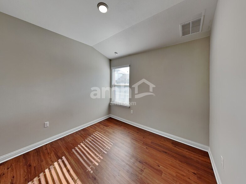 Building Photo - 8110 Cottage Rose Dr