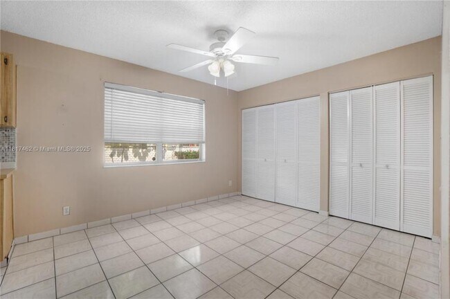 Building Photo - 3 bedroom in Hollywood FL 33020