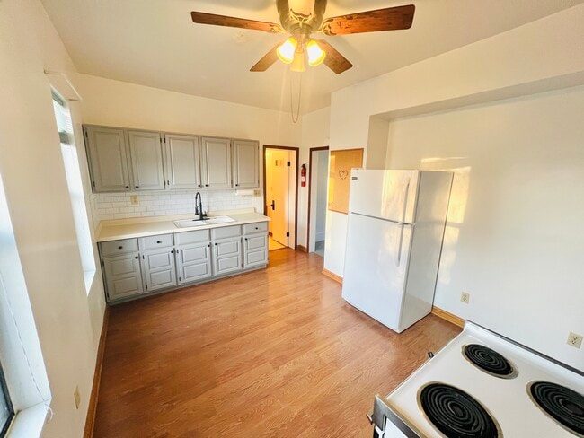 Building Photo - 3027 W Mount Vernon Ave