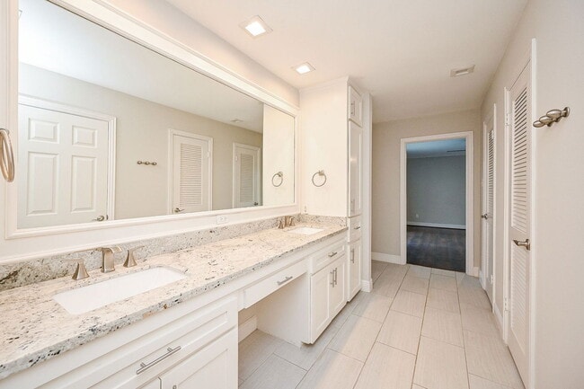 Building Photo - 414 Fox Briar Ln