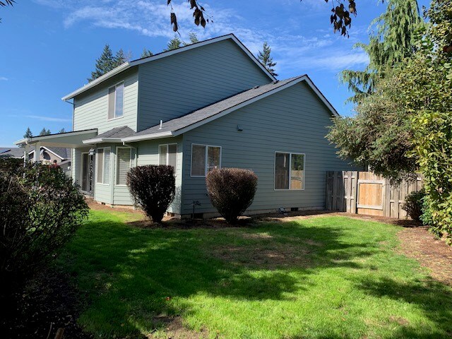 Building Photo - 7403 Shadowwood Ct NE