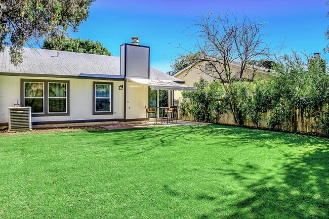 Building Photo - 11719 Spring Song Dr