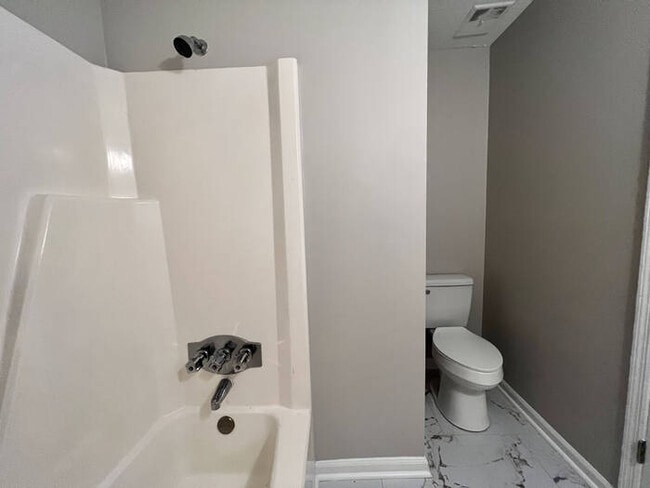 Building Photo - 21A Battery Walk Court