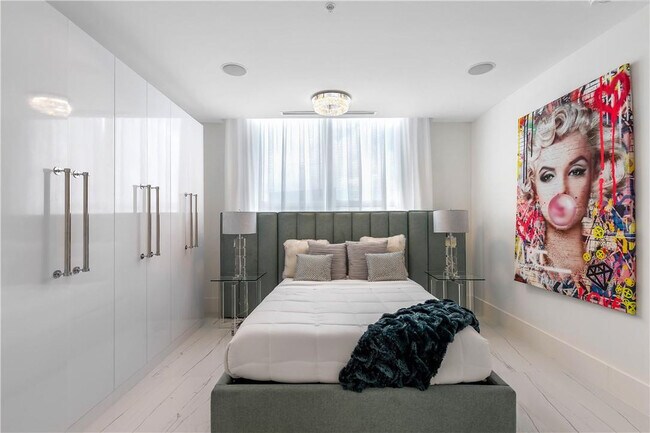 Building Photo - 350 SE 2nd St