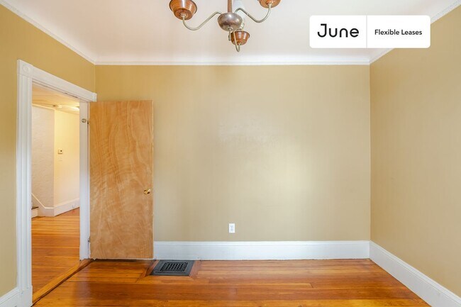 Building Photo - 28 Charnwood Rd