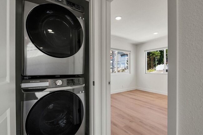 Building Photo - Malaga-GJA