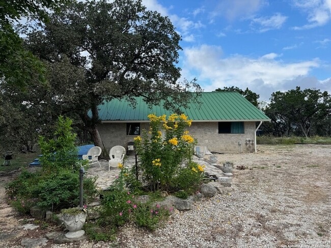 Primary Photo - 13417 TX-16