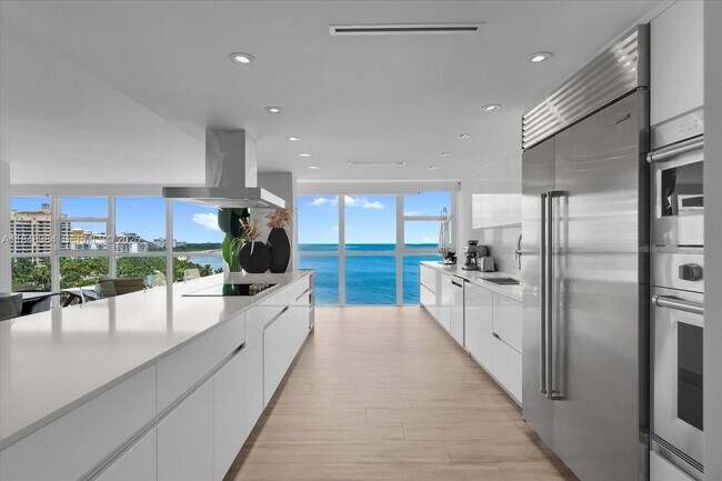 Building Photo - 600 Grapetree Dr