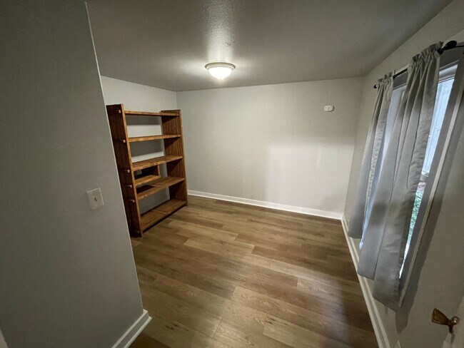 Building Photo - Stirling City Charmer-3 bed 1 bath, large ...