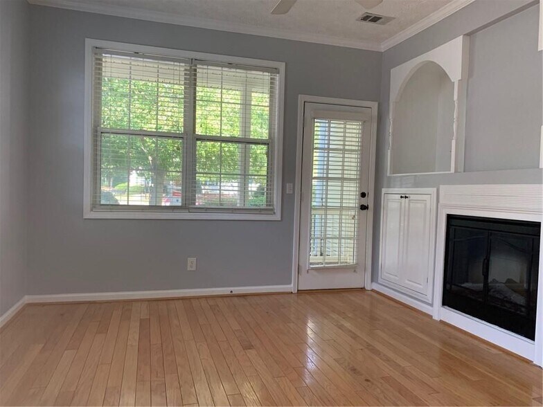 Building Photo - 320 Harmony Ct