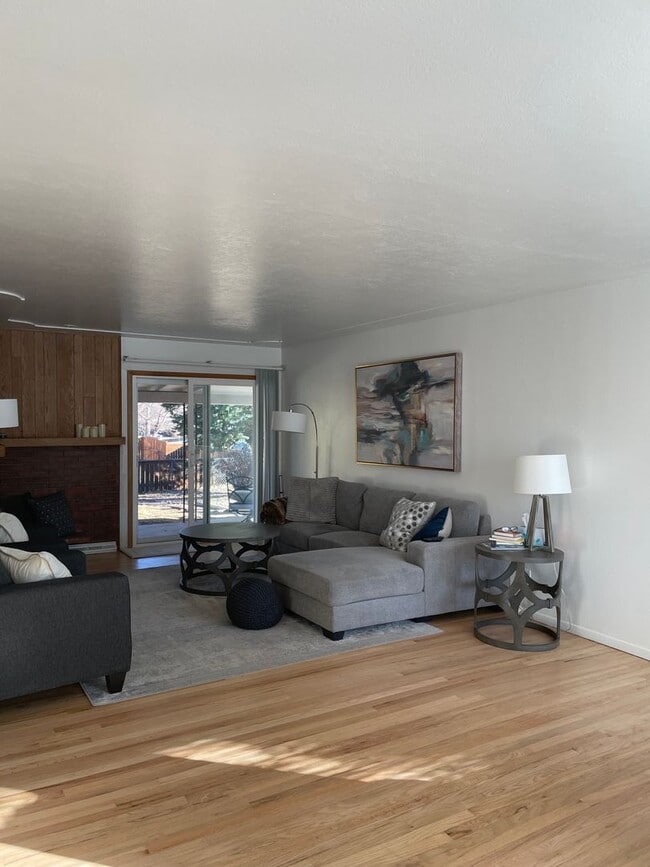 Building Photo - Newly Updated 6 Bedroom South Boulder Home