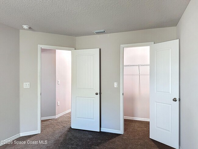 Building Photo - 520 L M Davey Ln