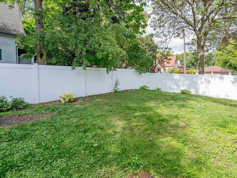 Building Photo - 961 18th Ave SE