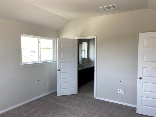 Building Photo - 106 Crooked Trail