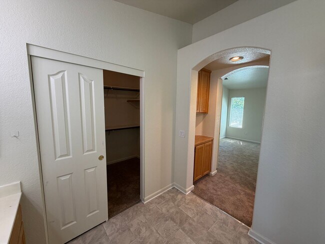 Building Photo - Large Corner Lot