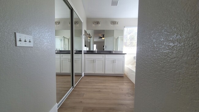 Building Photo - Super Summerlin Home