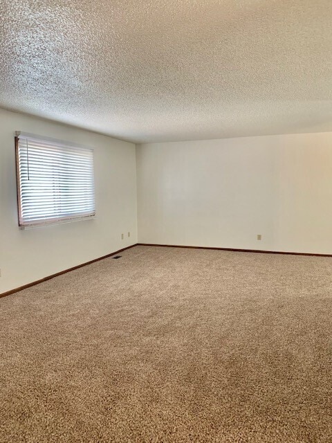 Building Photo - 3 Bed/2 Bath Ranch Style Home near Lake Lo...