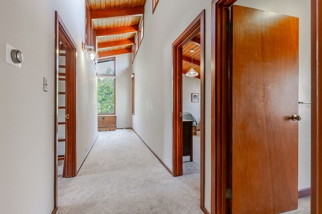 Building Photo - A Hidden Gem in Pasadena’s East End