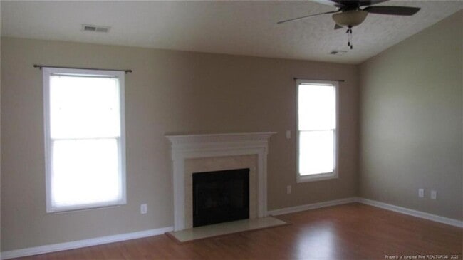 Building Photo - 2442 Larwood Dr