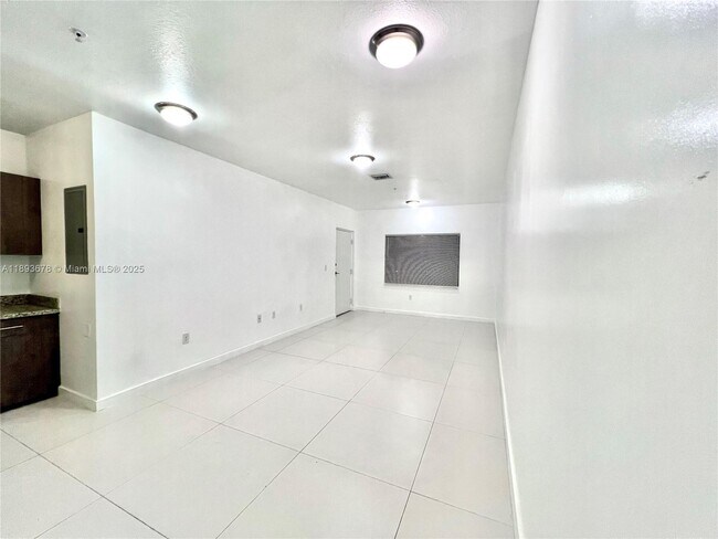 Primary Photo - 440 E 27th St
