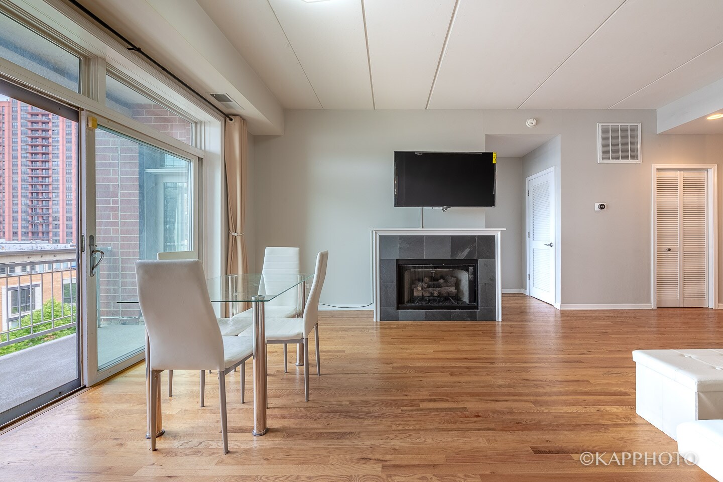 Building Photo - 657 W Fulton St