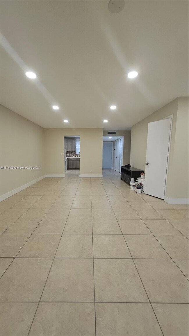 Building Photo - 3038 NW 69th Ct