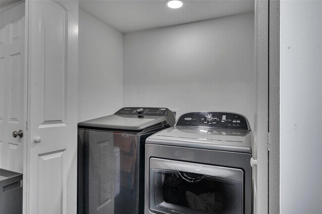 Building Photo - 1300 Mango Isle