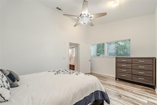 Building Photo - 1902 Shorewood Dr