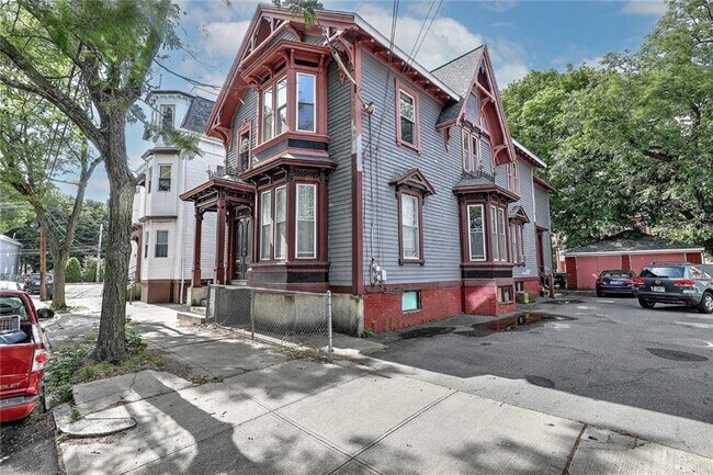 Building Photo - 45 Arch St