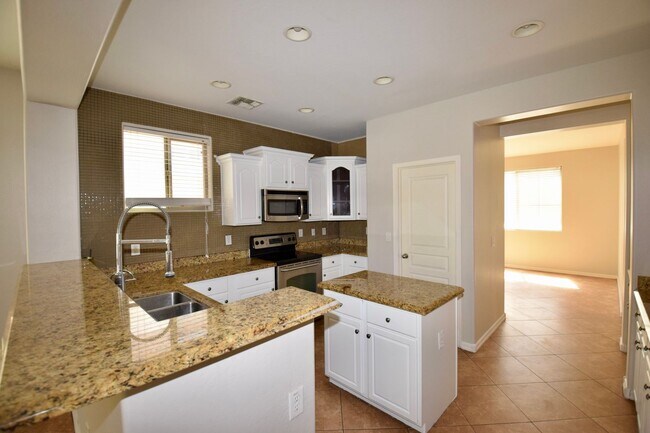 Building Photo - Beautiful Queen Creek home with a Pool!