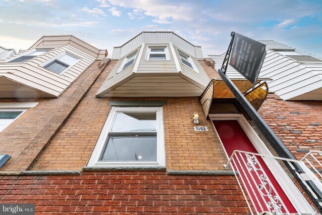 Building Photo - 2102 S Opal St