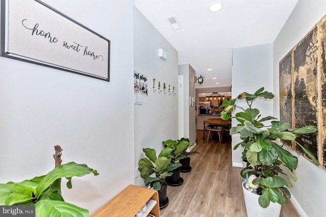 Building Photo - 703 Mountainview Dr