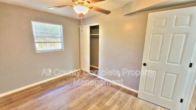 Building Photo - 3319 Hunt St