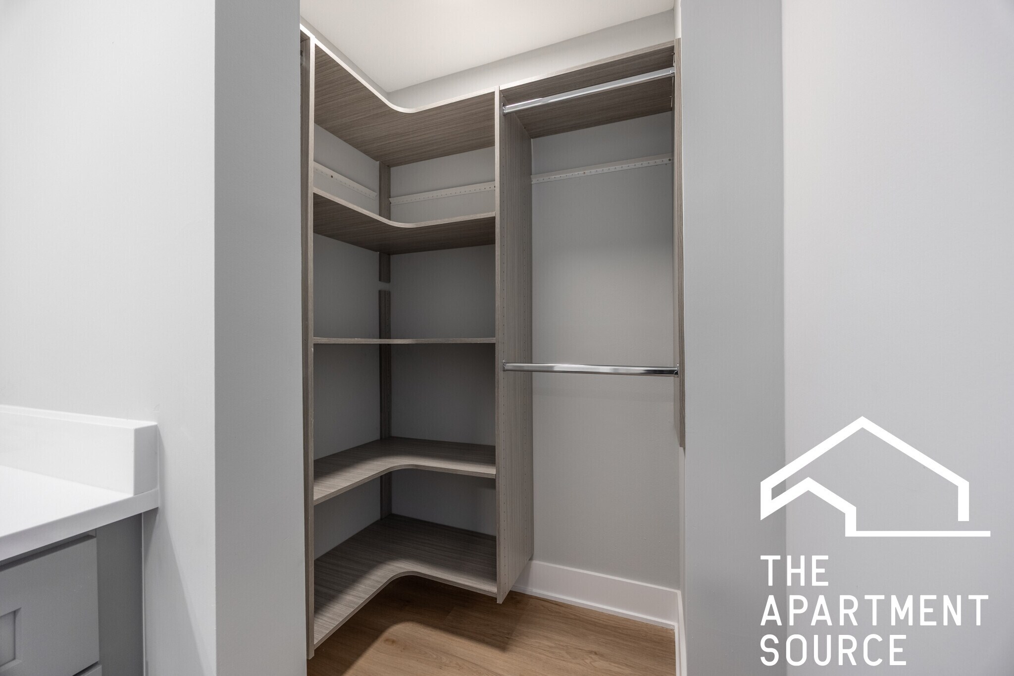 Building Photo - 1223 N La Salle Dr