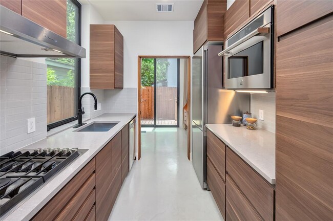 Building Photo - 10515 N Mopac Expy