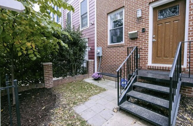 Building Photo - Great Price, Center of H St - WITH Secured...