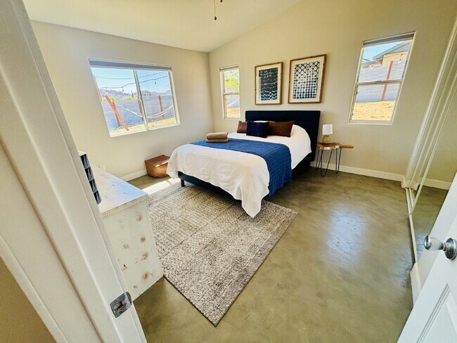Building Photo - Rare Opportunity for Spacious, Modern Sout...