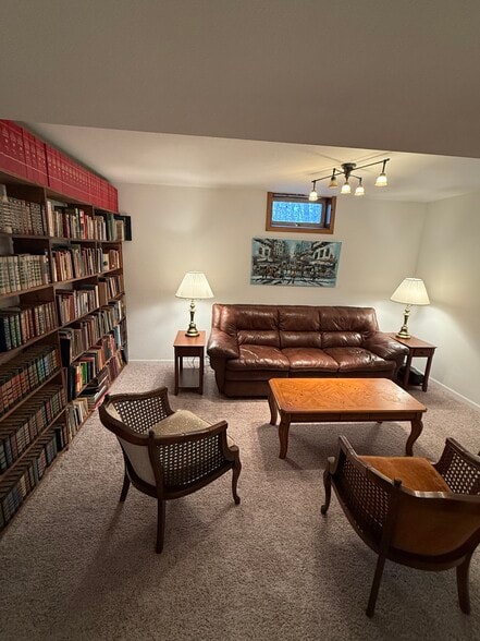 Building Photo - 4557 Island View Dr NE