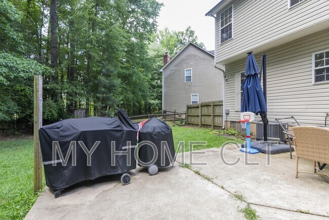 Building Photo - 10029 Dauphine Dr