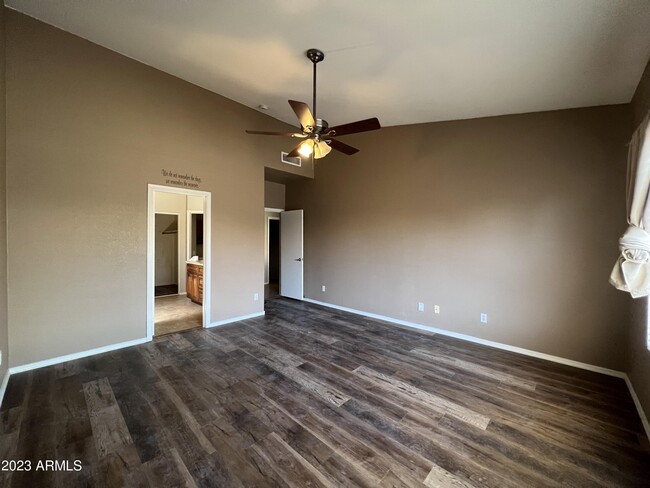 Building Photo - 721 E Jasper Dr