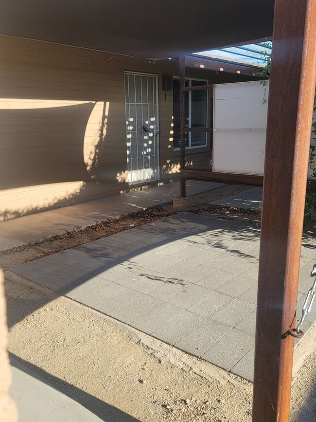 Building Photo - 4819 E Cambridge Ave