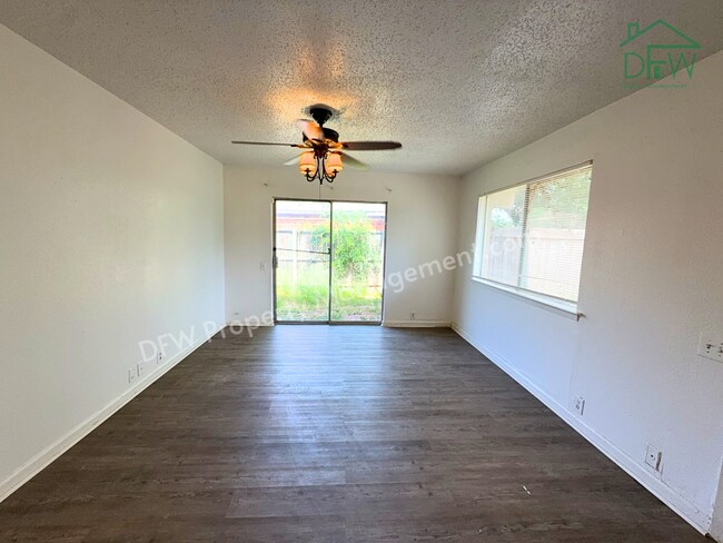 Building Photo - Inviting 3-Bedroom Condo with Fenced Backyard and Pool Access for LEASE in Irving, TX