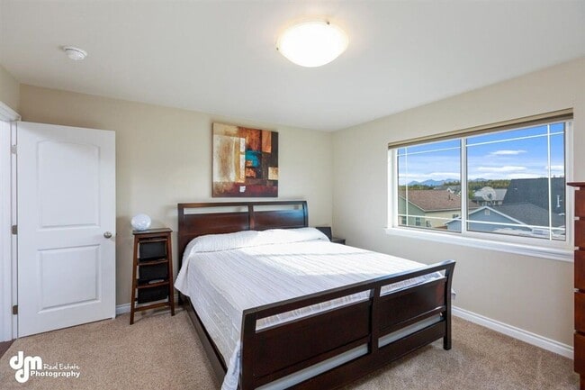 Building Photo - Gorgeous 4 Bedroom Home in West Park!
