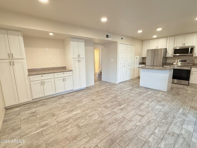 Building Photo - 6742 N 43rd Ave