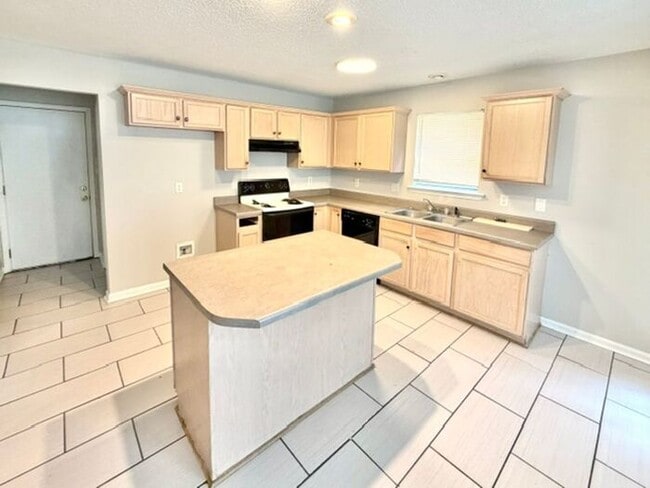 Building Photo - Now Leasing a 3 Bedroom 2.5 Bath Home In Cordova. Available Now.