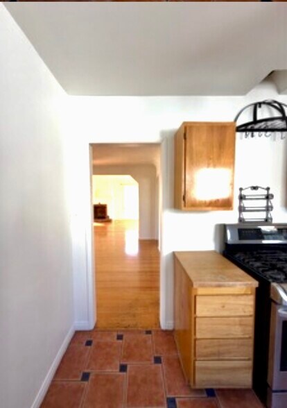 Building Photo - 6089 Cashio St