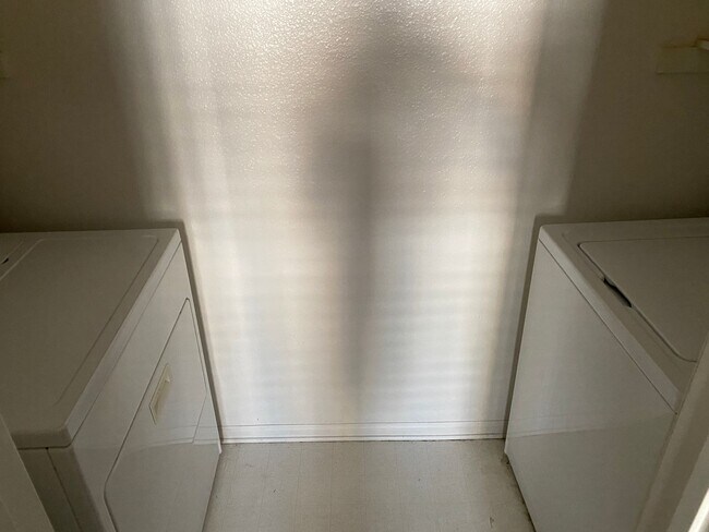 Building Photo - Beautiful Townhouse in Escala