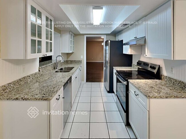 Building Photo - 1400 S Hercules Ave