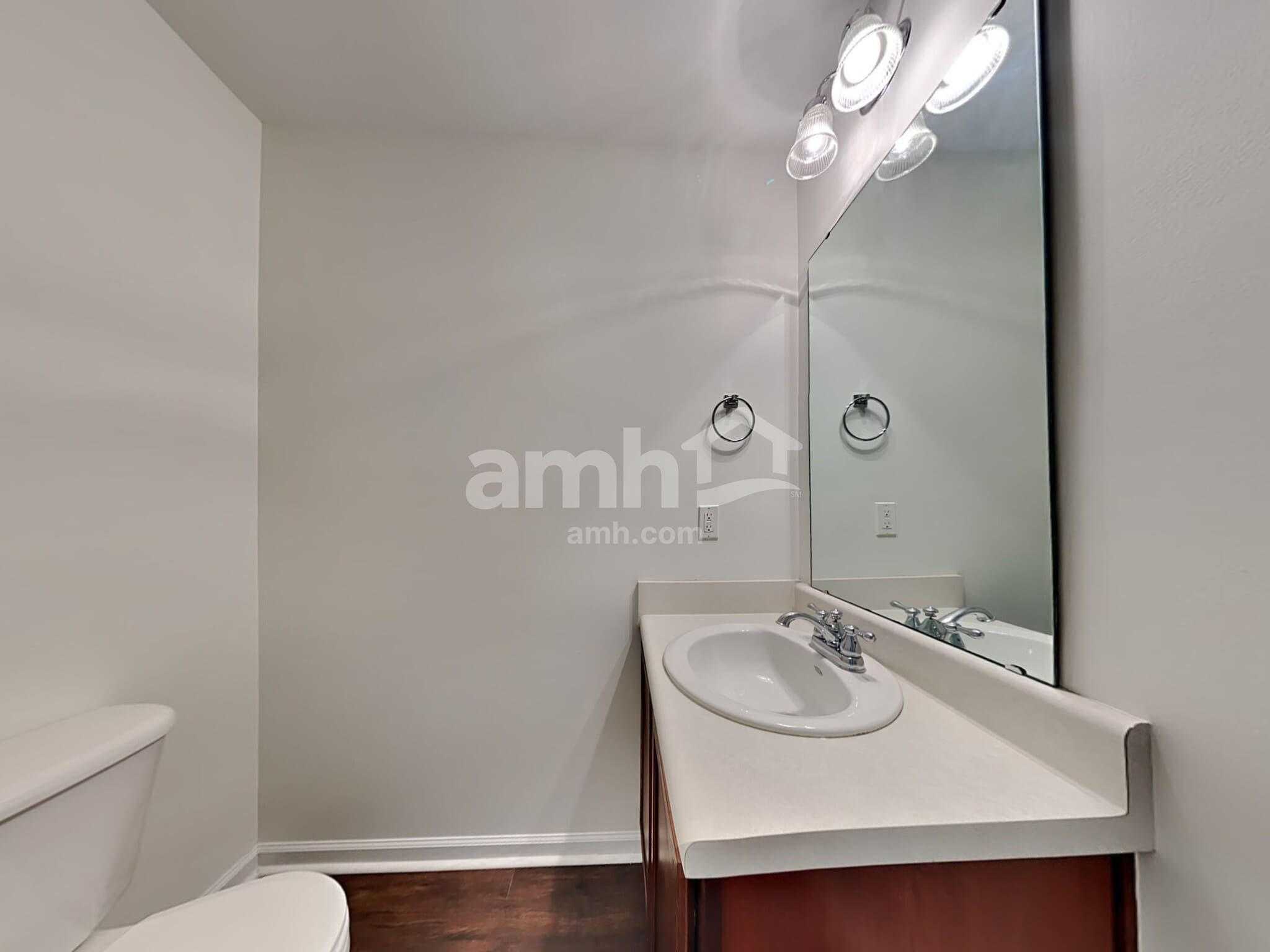 Building Photo - 425 Green Park Ln