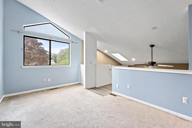 Building Photo - 1512 Roberts Way